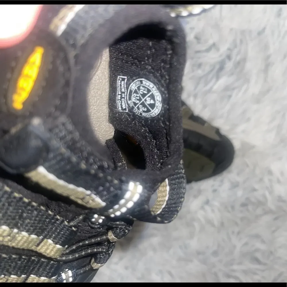 Keen black tan size 4 water shoes